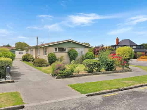 28 Churchill Avenue, Allenton