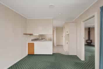 28 Churchill Avenue, Allenton