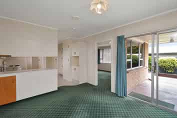 28 Churchill Avenue, Allenton