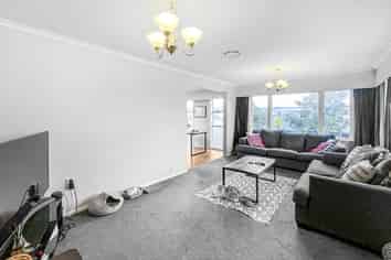 21 Battersea Place, Roslyn