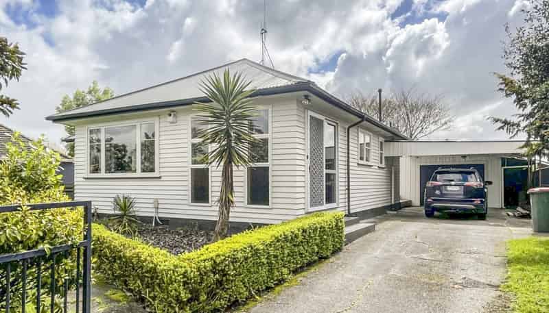 21 Battersea Place, Roslyn