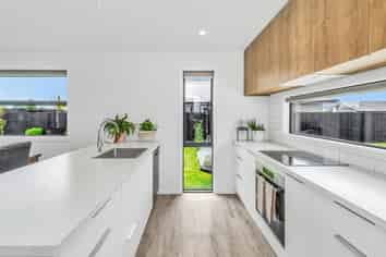 12 Lunn Crescent, LEESTON