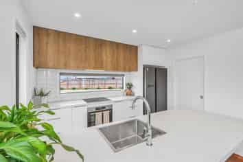 12 Lunn Crescent, LEESTON