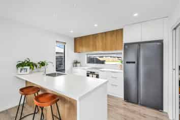 12 Lunn Crescent, LEESTON