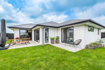 12 Lunn Crescent, LEESTON