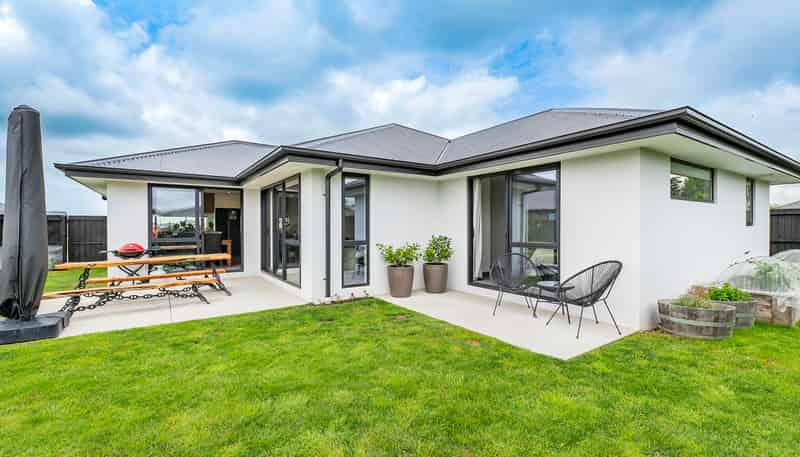 12 Lunn Crescent, LEESTON