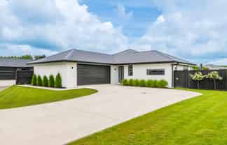 12 Lunn Crescent, LEESTON