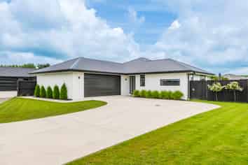 12 Lunn Crescent, LEESTON