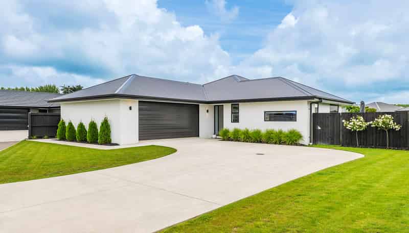 12 Lunn Crescent, LEESTON
