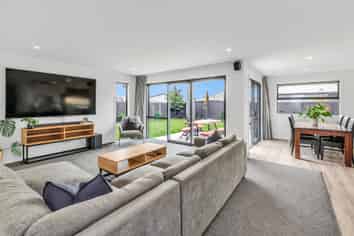 12 Lunn Crescent, LEESTON