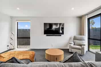 101 Eureka Street, Aranui