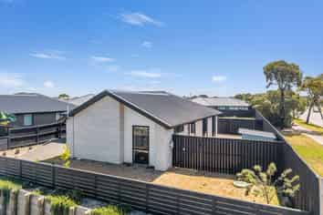 101 Eureka Street, Aranui