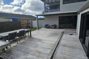 100 Moore Place, Whangamata