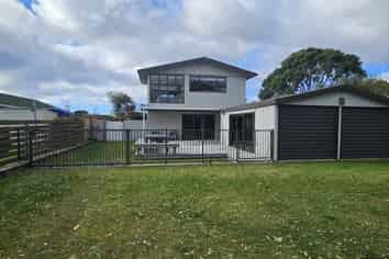 100 Moore Place, Whangamata