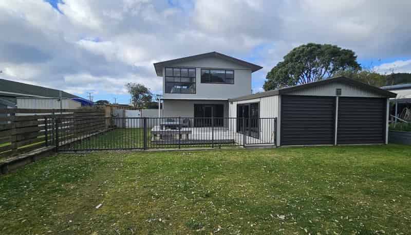 100 Moore Place, Whangamata