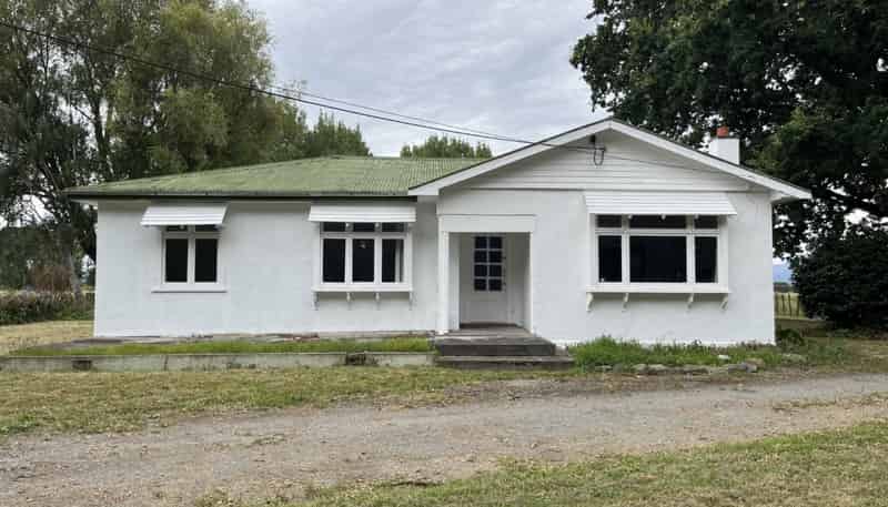 220 NO 1 line, Longburn