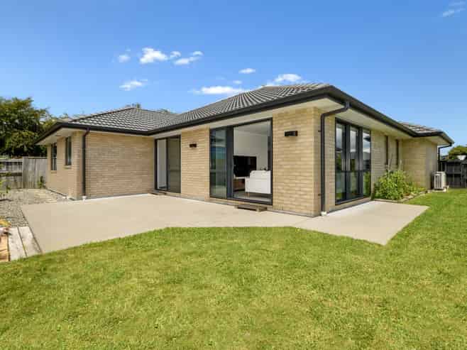 55 Goodwin Crescent, Pyes Pa