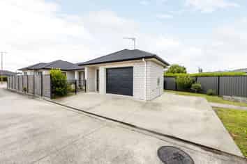 12 Stan Heather Drive, Glenview