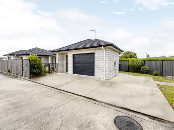 12 Stan Heather Drive, Glenview