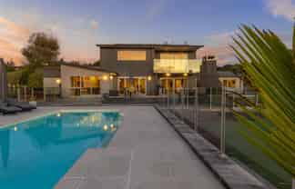 1 Moss Lane, RAUMATI BEACH