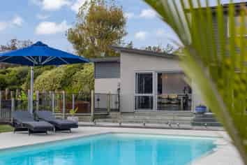 1 Moss Lane, RAUMATI BEACH