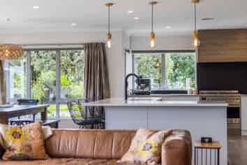 1 Moss Lane, RAUMATI BEACH