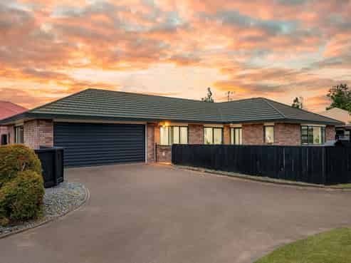 48 Forth Crescent, Glenview