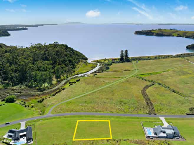 8 Ahumoana Road, Okura Bush