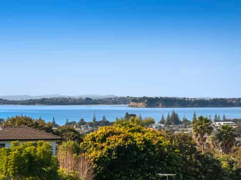 26 Waldorf Crescent, Orewa