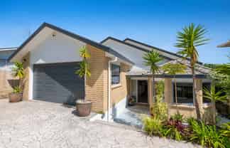 1326 Whangaparaoa Road, Army Bay