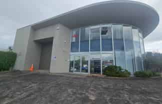 Road Front Office/Warehouse