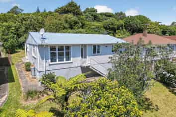 55 Taylor Terrace, Tawa