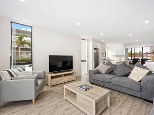 2 Seafarer Crescent, Stanmore Bay