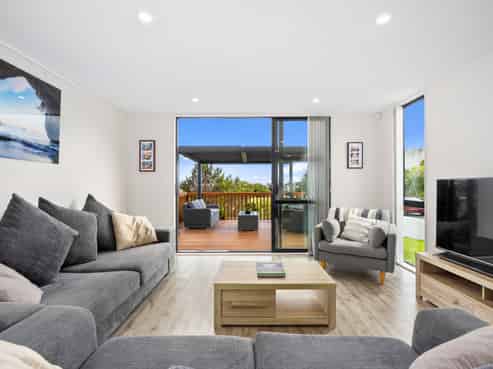 2 Seafarer Crescent, Stanmore Bay