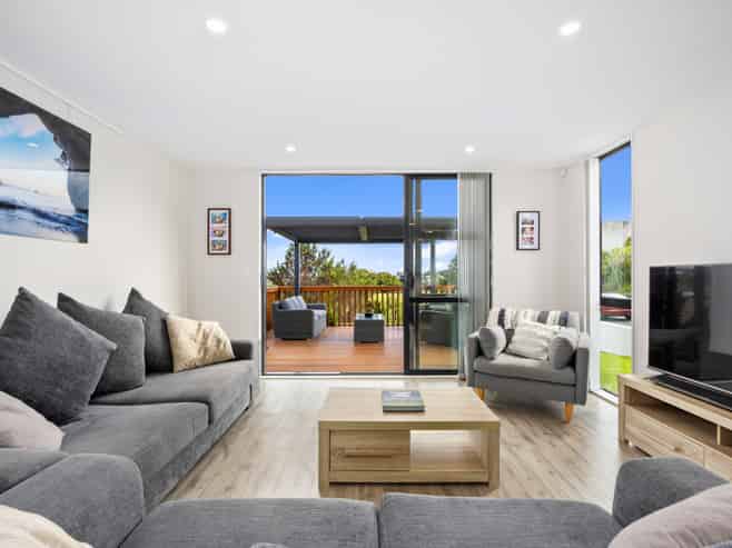 2 Seafarer Crescent, Stanmore Bay