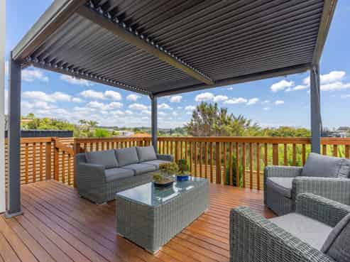 2 Seafarer Crescent, Stanmore Bay