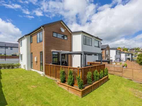 2 Seafarer Crescent, Stanmore Bay