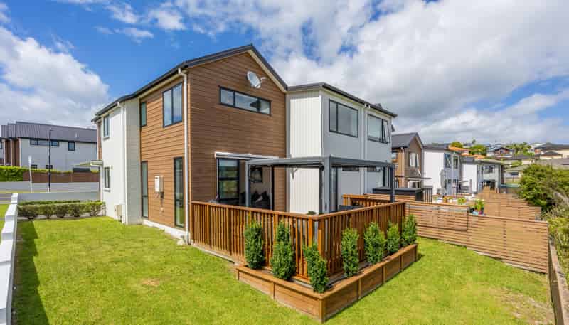 2 Seafarer Crescent, Stanmore Bay