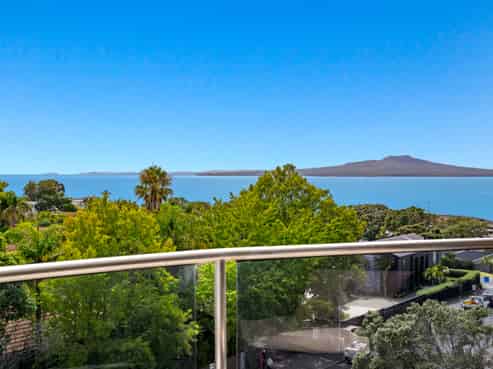 4B/175 Hurstmere Road, Takapuna