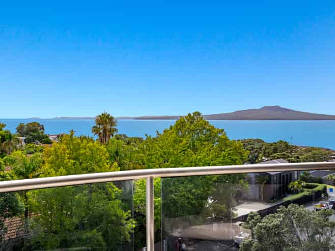 4B/175 Hurstmere Road, Takapuna