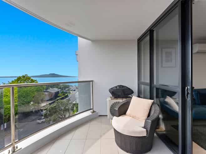4B/175 Hurstmere Road, Takapuna