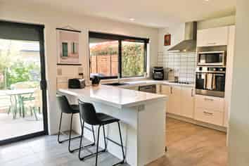 16 Roto View, One Tree Point