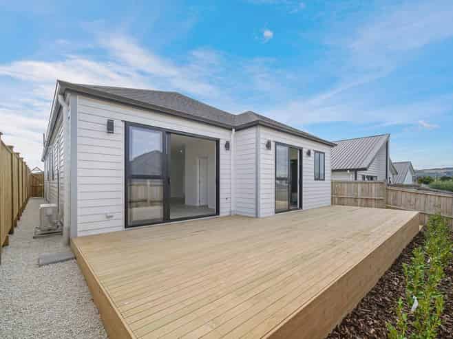 8 Enchantment Lane, Karaka