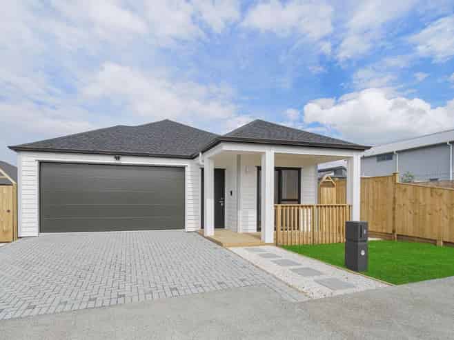 8 Enchantment Lane, Karaka