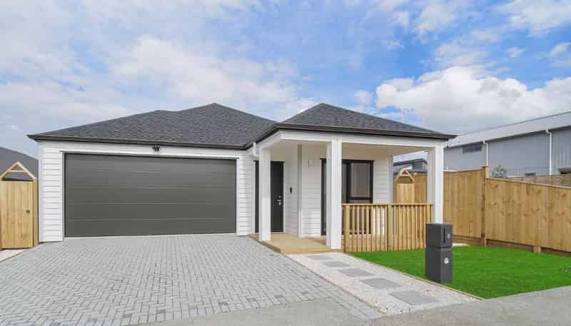 8 Enchantment Lane, Karaka