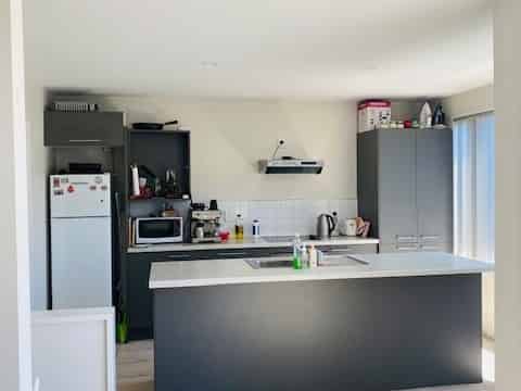 22E Packe Street, Edgeware