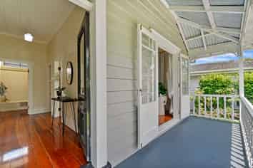 47 Kings Road, Three Kings