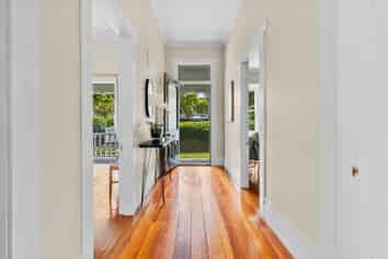 47 Kings Road, Three Kings