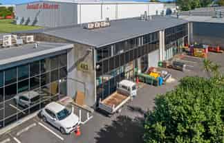 Excellent Rosebank Road Warehouse Available