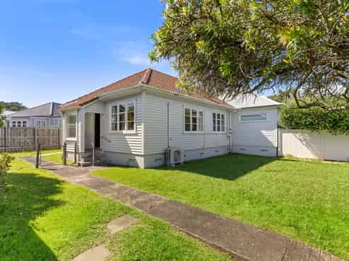 23 Clarence Road, Northcote Point